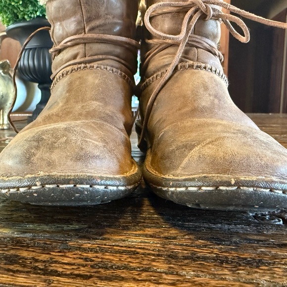 Ugg Cozy Shearling-Lined Ankle Brown Boots Lace Up Caspia Cozy - Picture 14 of 16